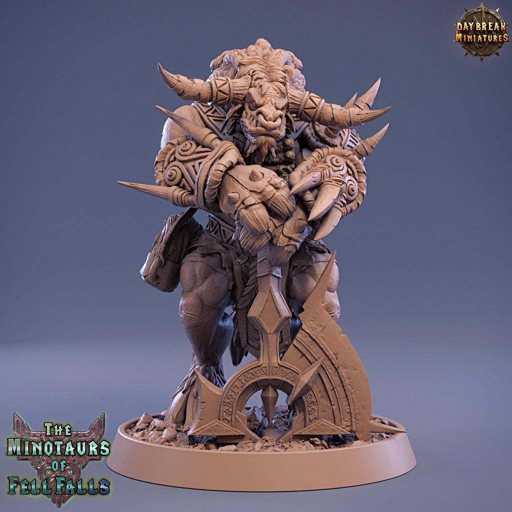 minotaur king standing